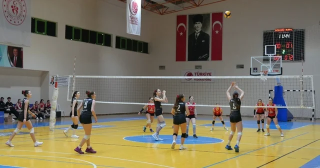 4. Geleneksel Yıldız Kızlar Voleybol Turnuvası başladı Balıkesir Haberleri