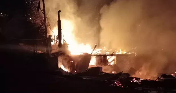 Ordu haberleri Ordu da esrarengiz olay! İtfaiye ekipleri yanan evin bahçesinde asılı halde buldu 27 Ocak 2026