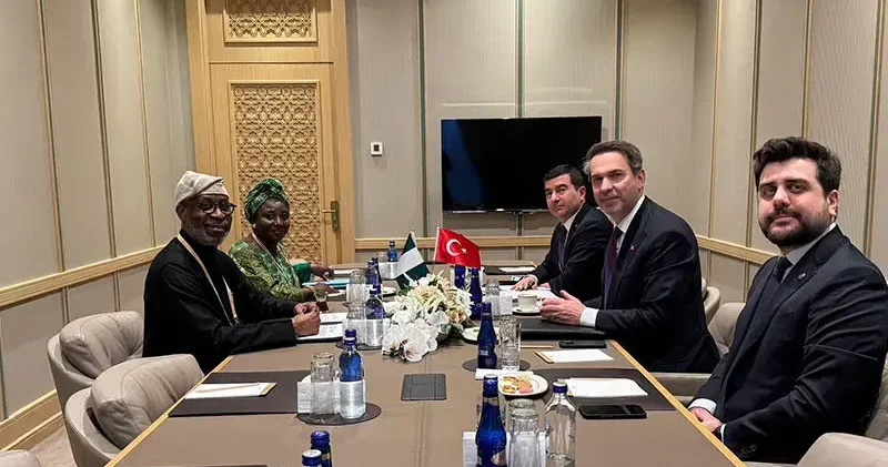 Bakan Bayraktar, Nijeryalı mevkidaşı ile bir araya geldi