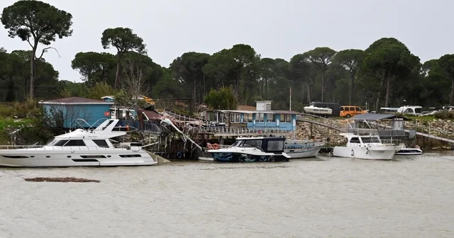 Antalya Valisi Şahin: Seralar ciddi hasar gördü, bir kişi yaralandı Antalya Haberleri