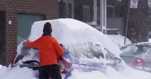 Toronto şiddetli kar fırtınasının etkisi altına girdi VİDEO İZLE