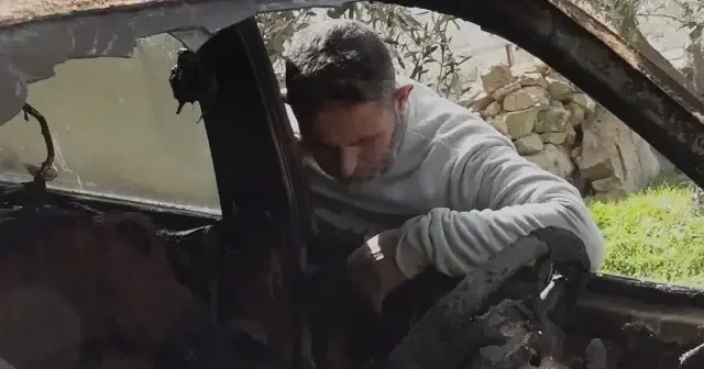 İşgalci İsrailliler Filistinlilerin araçlarını yaktı VİDEO İZLE