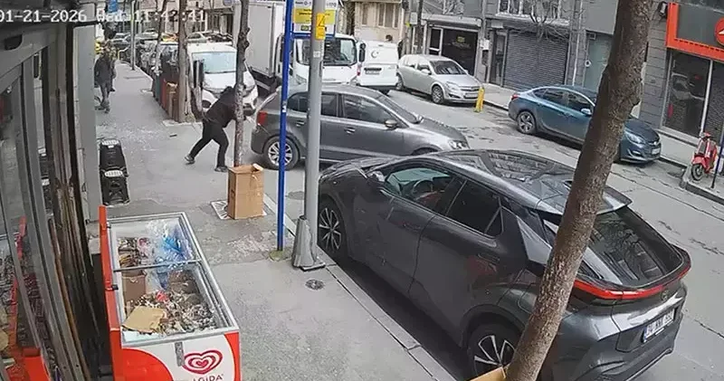 Şişli de sürücüsünün fren yerine gaza bastığı otomobil kuaför dükkanına girdi