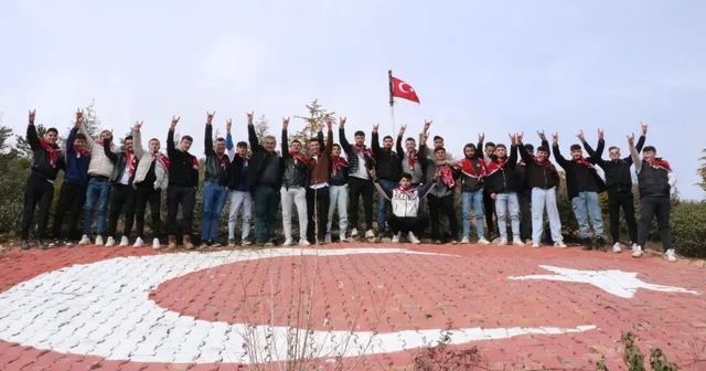 Asker adayları ilk nöbetlerini köylerindeki bu tepede tutuyor Afyonkarahisar Haberleri