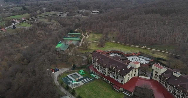 Facia otelinin sahibi Halit Ergül ün yeni bir usulsüzlüğü daha ortaya çıktı Ruhsatsız yapılaşmadan dolayı inşaat mühürlendi Bolu Haberleri