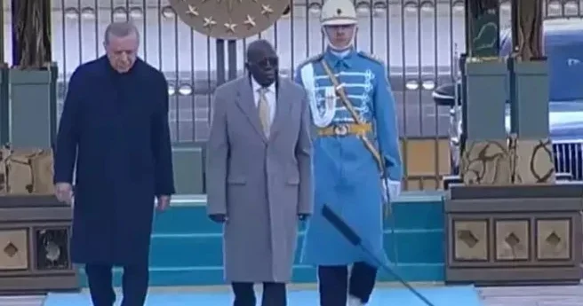 Cumhurbaşkanı Erdoğan, Nijeryalı mevkidaşı Tinubu yu resmi törenle karşıladı