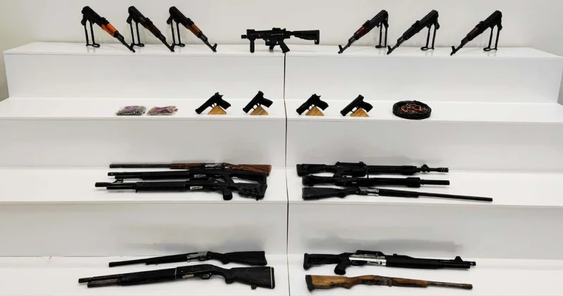 Şanlıurfa da silah kaçakçılarına operasyon: Tarlada cephanelik çıktı