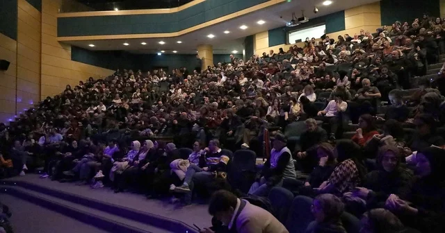 Sakarya da Güne Bakan Cam Kırıkları oyunu sahnelendi Sakarya Haberleri