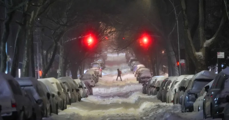 ABD de tarihi kar fırtınası sürüyor! Can kaybı 30 a yükseldi, ekonomik hasar 105 milyar doları aşabilir! Dış Haberler