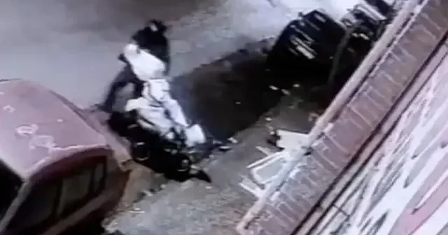 Eskişehir de bebek arabası kullanılarak yapılan hırsızlık anı güvenlik kamerasında VİDEO İZLE