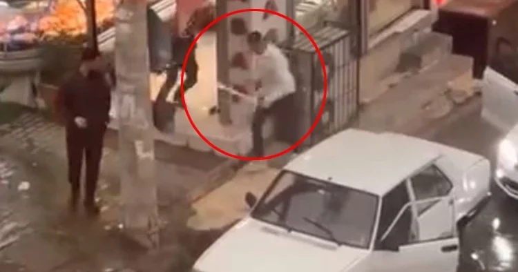 İzmir de trafik tartışması: Döner bıçağı ile kovaladı