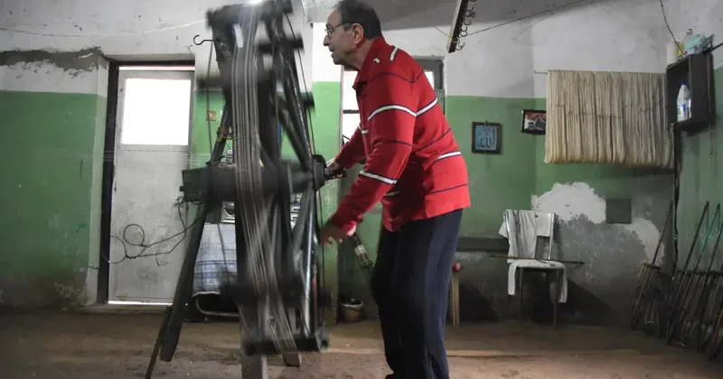 54 yıldır ipeğin peşinde günde 20 kilometre koşuyor