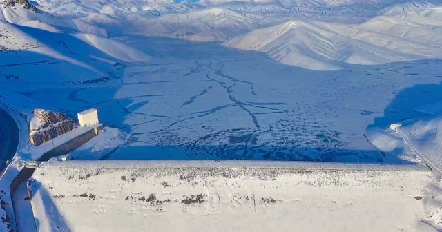 Dilimli Barajı buzla kaplandı Hakkari Haberleri