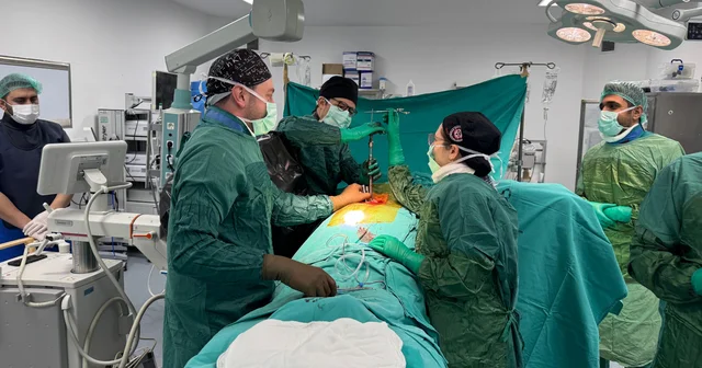 Bitlis te ilk defa kapalı yöntem omurga ameliyatı yapıldı Bitlis Haberleri