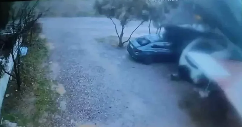 Şiddetli fırtına, otoparkın çatısını uçurdu