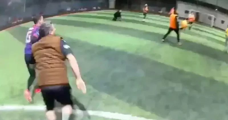 Halı sahada can pazarı: Çatının çöktüğünü gören koşarak dışarı kaçtı