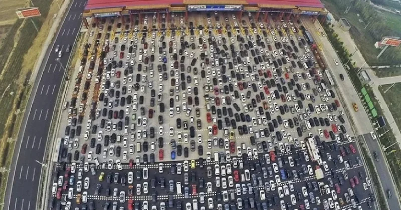 Dünyanın en uzun trafik sıkışıklığı: Tam 12 gün sürdü Sözcü Gazetesi