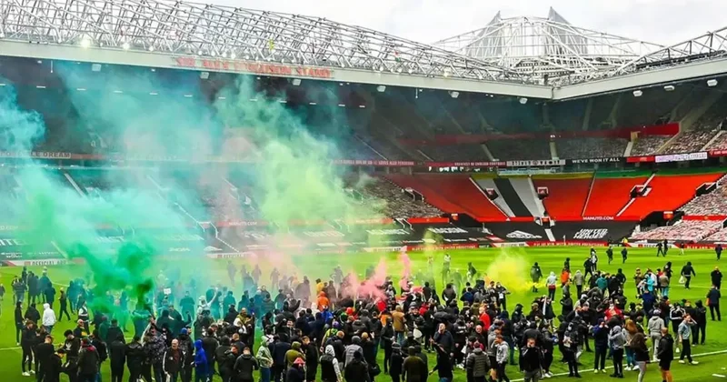 Manchester United a yıldız isimden çok kötü haber