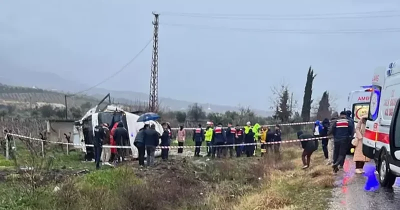 Sabah saatlerinden facia! Sağlık personellerini taşıyan servis üzüm bağına uçtu: 25 yaralı