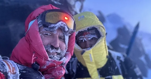 Vanlı dağcılardan Türkiye nin zirvesine zorlu tırmanış Rota Doğa Sporları Kulübü nden Ağrı Dağı nda zorlu kış tırmanışı Van Haberleri