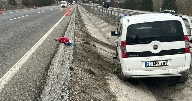 Kütahya da hafif ticari araç refüjdeki su tahliye kanalına düştü; 2 si çocuk 3 yaralı Kütahya Haberleri