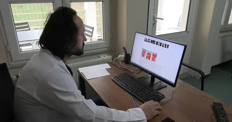 Felce yol açan şah damarı daralmasına bacak damarıyla müdahale