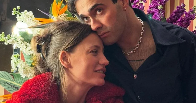 Mert Demir in Serenay Sarıkaya için romantik çiçek rutinini bozmadı