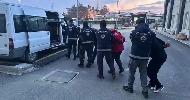 Erzincan da 19 kaçak göçmen yakalandı, 3 organizatör tutuklandı Erzincan Haberleri