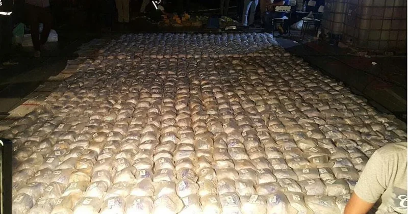 Suriye de yüklü miktarda kokain ele geçirildi: Komşu bir ülkeye gidiyordu Sözcü Gazetesi