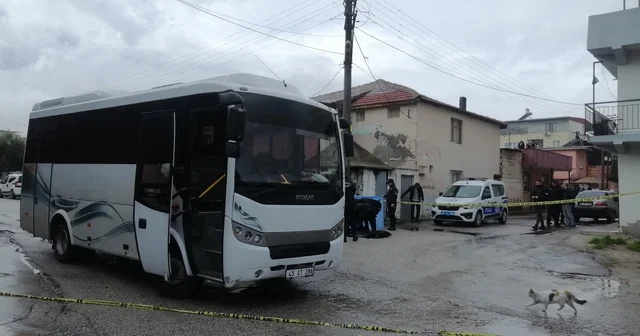 Boşanma aşamasındaki karısını sokak ortasında öldürdü 7 çocuk annesi kadın eşi tarafından öldürüldü Manisa Haberleri