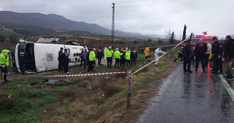 Kontrolden çıkan midibüs şarampole devrildi: 25 yaralı
