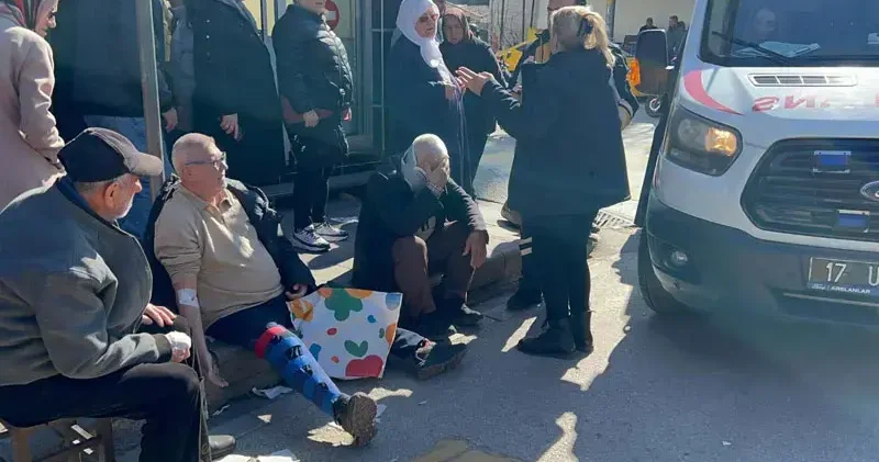 Şoförünün ani fren yaptığı otobüs, yayaya çarptı; toplam 8 yaralı