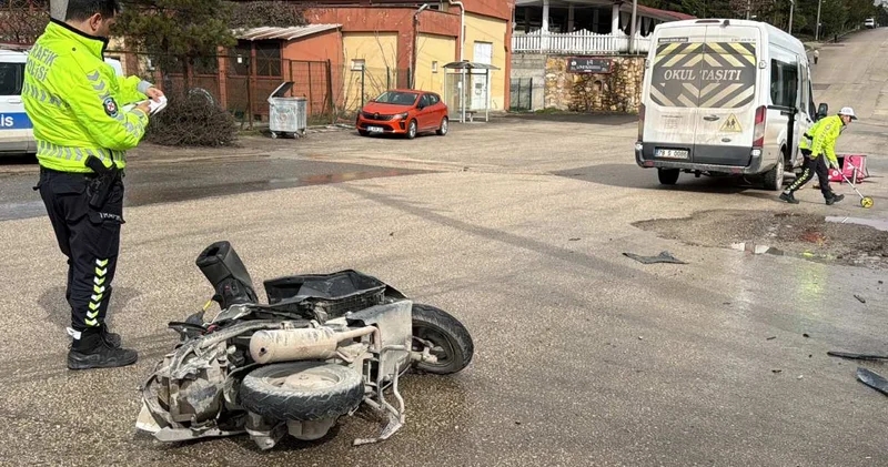 Minibüs ile motosiklet çarpıştı! 1 kişi can verdi