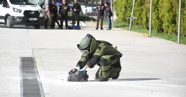 İzmir Bölge Adliye Mahkemesi nde bomba tatbikatı İzmir Haberleri