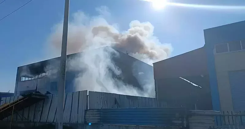 İzmir de geri dönüşüm fabrikasında yangın