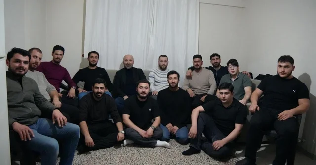 Başkan Arıkan sahurda gençlerle buluştu, kendi elleriyle menemen yaptı Aydın Haberleri