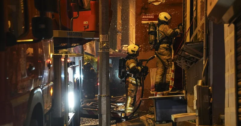 İstanbul da metruk binada yangın