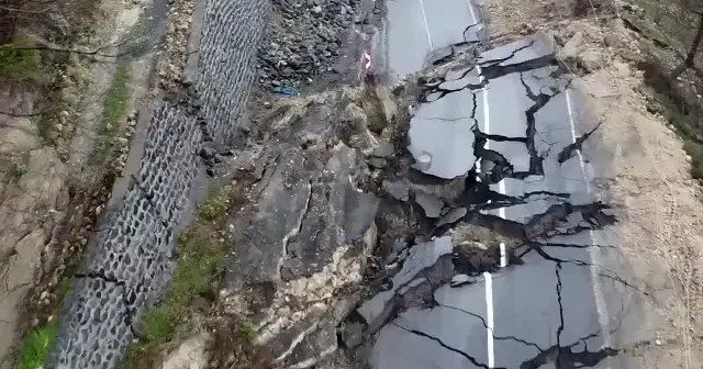 Ordu İç Anadolu bağlantı yolundaki heyelan görüntülendi VİDEO İZLE