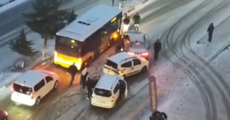 Kar yağışı sonrası zincirleme kaza: 6 araç birbirine girdi Sözcü Gazetesi