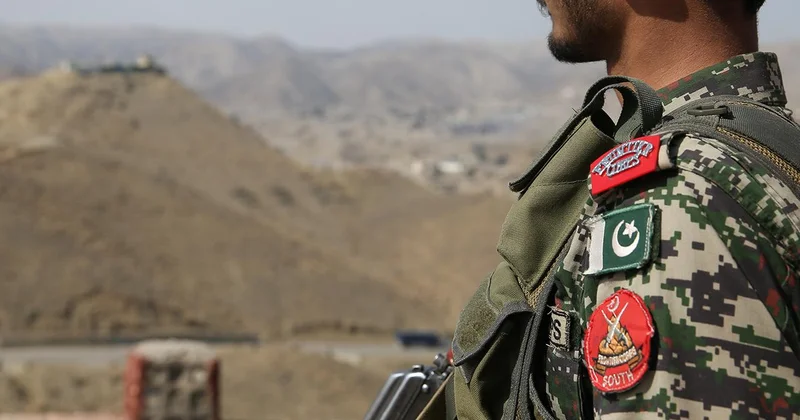 Pakistan ordusu: Afganistan ile karşılıklı saldırılarda 12 Pakistan askeri hayatını kaybetti