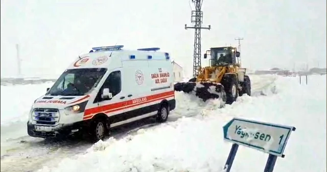 Kars ta seferber olan ekipler, yolu kapanan köylerdeki vakalara koştu Kars Haberleri