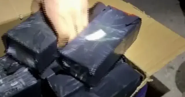 Adana’da kolilerden su değil kaçak telefonlar çıktı VİDEO İZLE