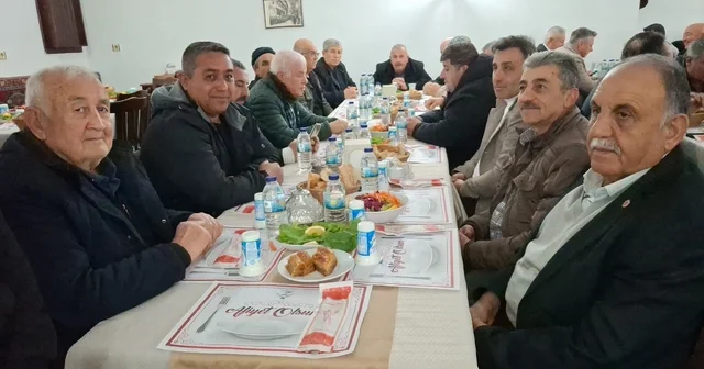 Beypazarı Belediye Başkanı Kasap, iftarda muhtarlar ve STK temsilcileriyle bir araya geldi. Ankara Haberleri