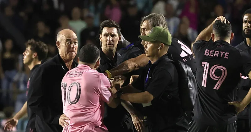 Taraftarlar, Lionel Messi ye zor anlar yaşattı!