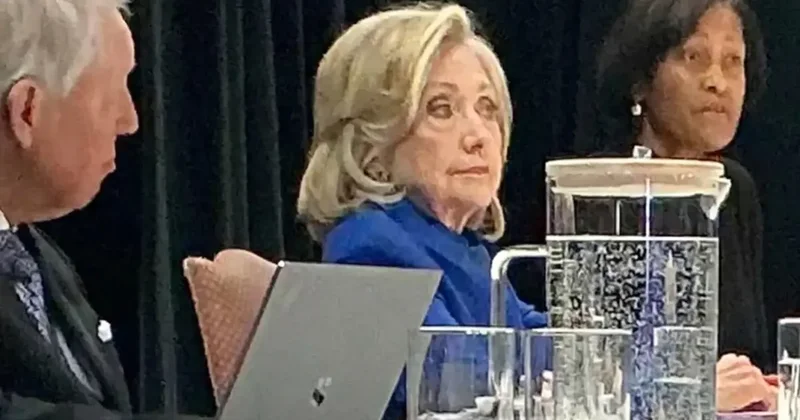 Hillary Clinton ın Epstein ifadesinde kaos: Oturumdan fotoğraf sızdırıldı, duruşma durdu!