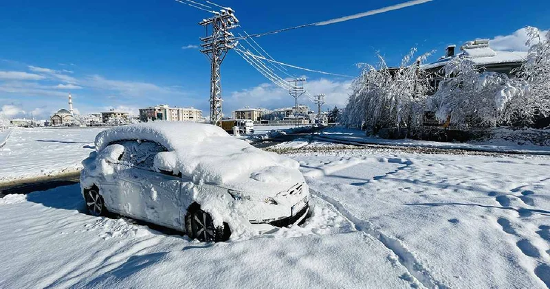 Şehir kar altında kaldı! Meteoroloji bugün için de uyardı