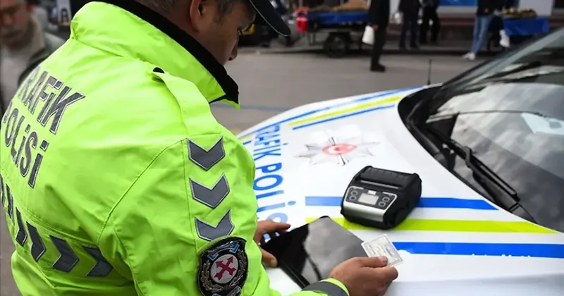 Trafikte yeni dönem başladı: Kurallar sil baştan yazılıyor, cezalar el yakıyor! Sözcü Gazetesi