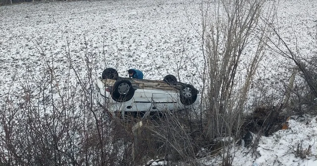 Yozgat ta direksiyon hakimiyeti kaybedilen araç takla attı Yozgat Haberleri