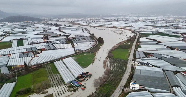 40 günde yağan yağmur, 4 saatte yağmaya başladı, hassas kentleşme şart Antalya Haberleri