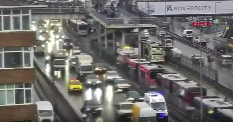 Son dakika Avcılar da metrobüsler çarpıştı! Yaralılar var, ekipler olay yerinde